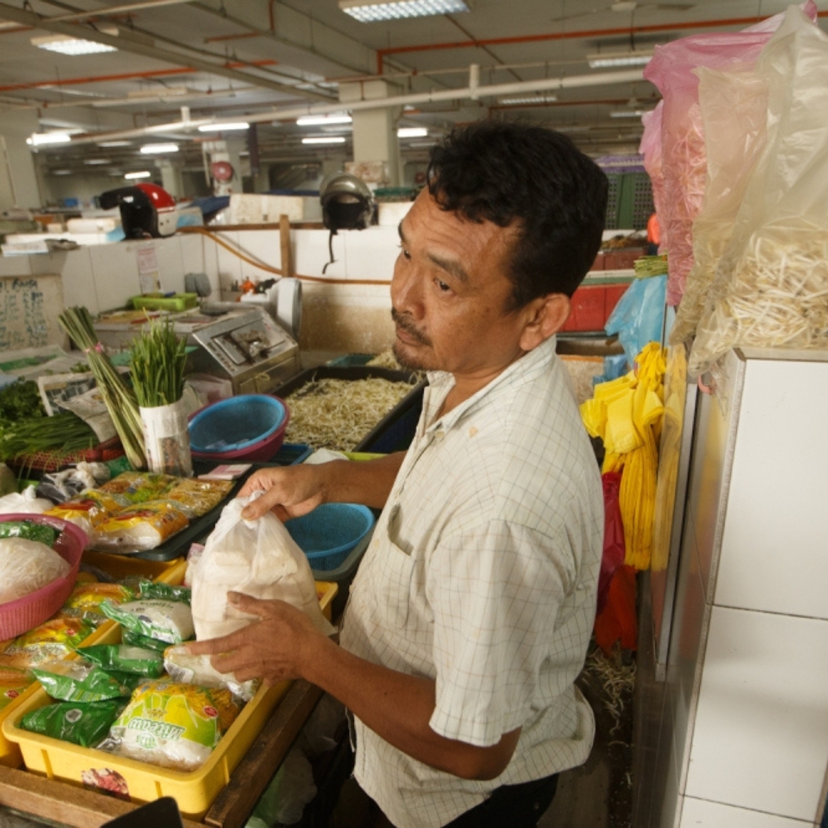 Inter Milan go nine points clear after a dramatic 4-3 comeback victory over Como.