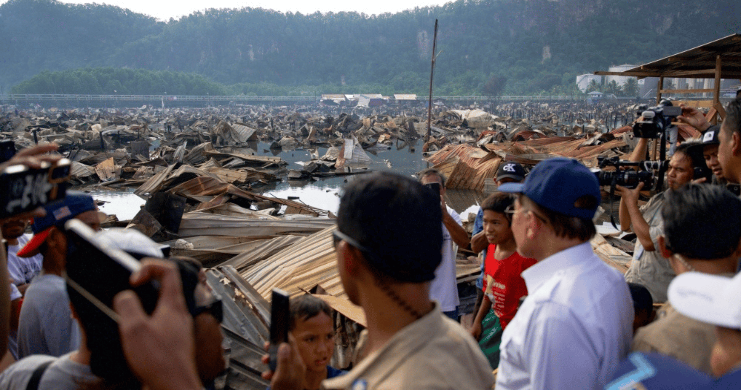 Anwar: No loophole allowing foreigners to obtain MyKad through fire aid, says during Sandakan inspection