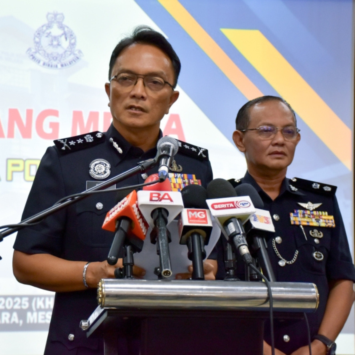 Melaka authorities bust scam “calling centres” linked to sex, romance and investment fraud; 45 suspects detained.