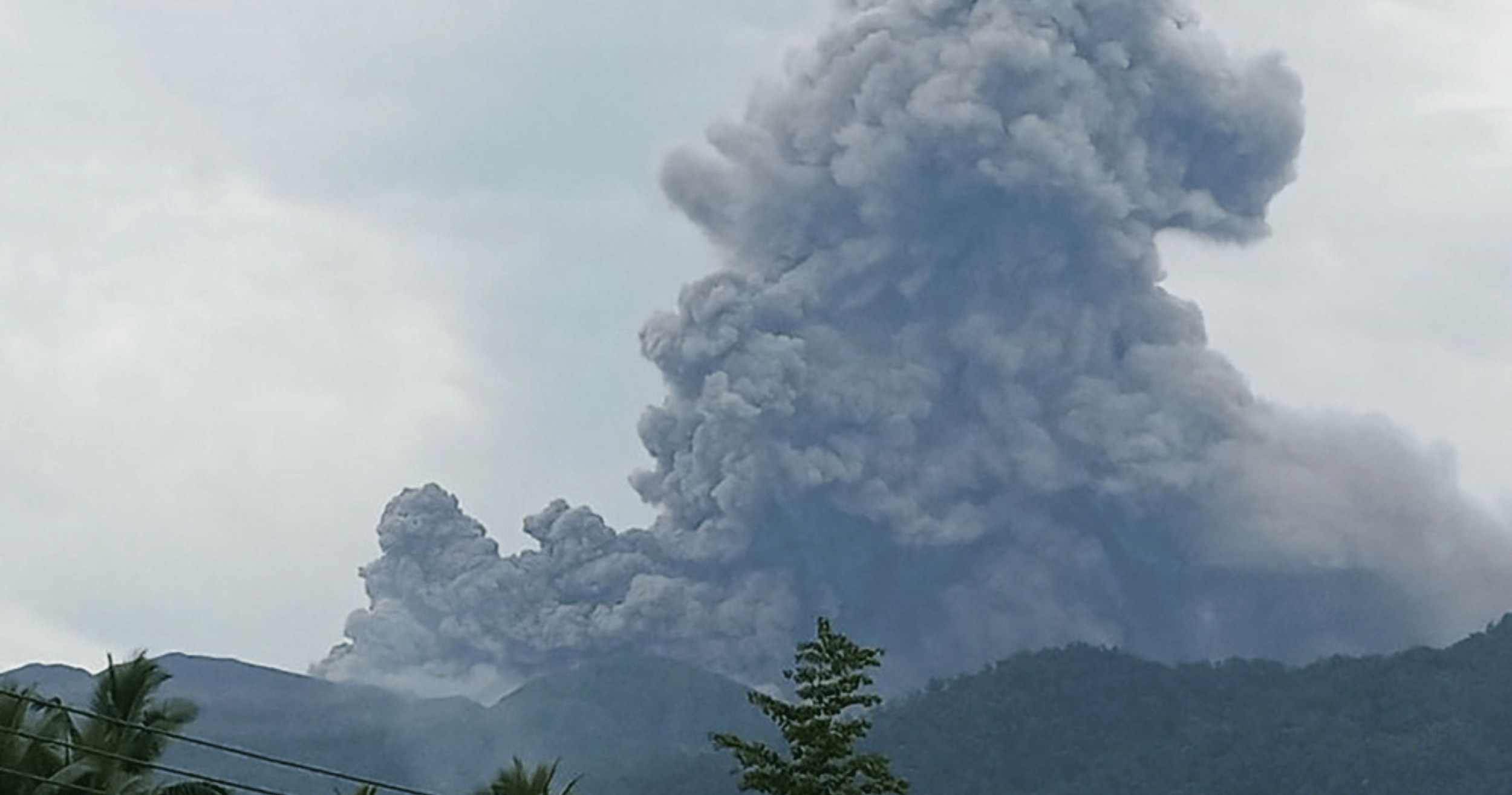 Indonesian rescuers rush to evacuate 20 Singaporean and local hikers following Mount Dukono eruption