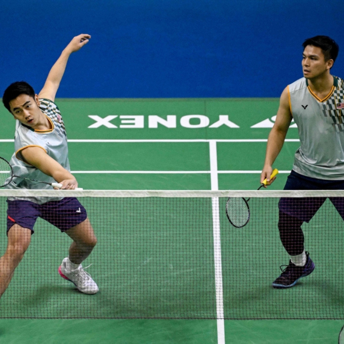 Sole Malaysian pair Goh Sze Fei–Nur Izzuddin move into Thailand Open quarter-finals after hard-fought second-round victory.