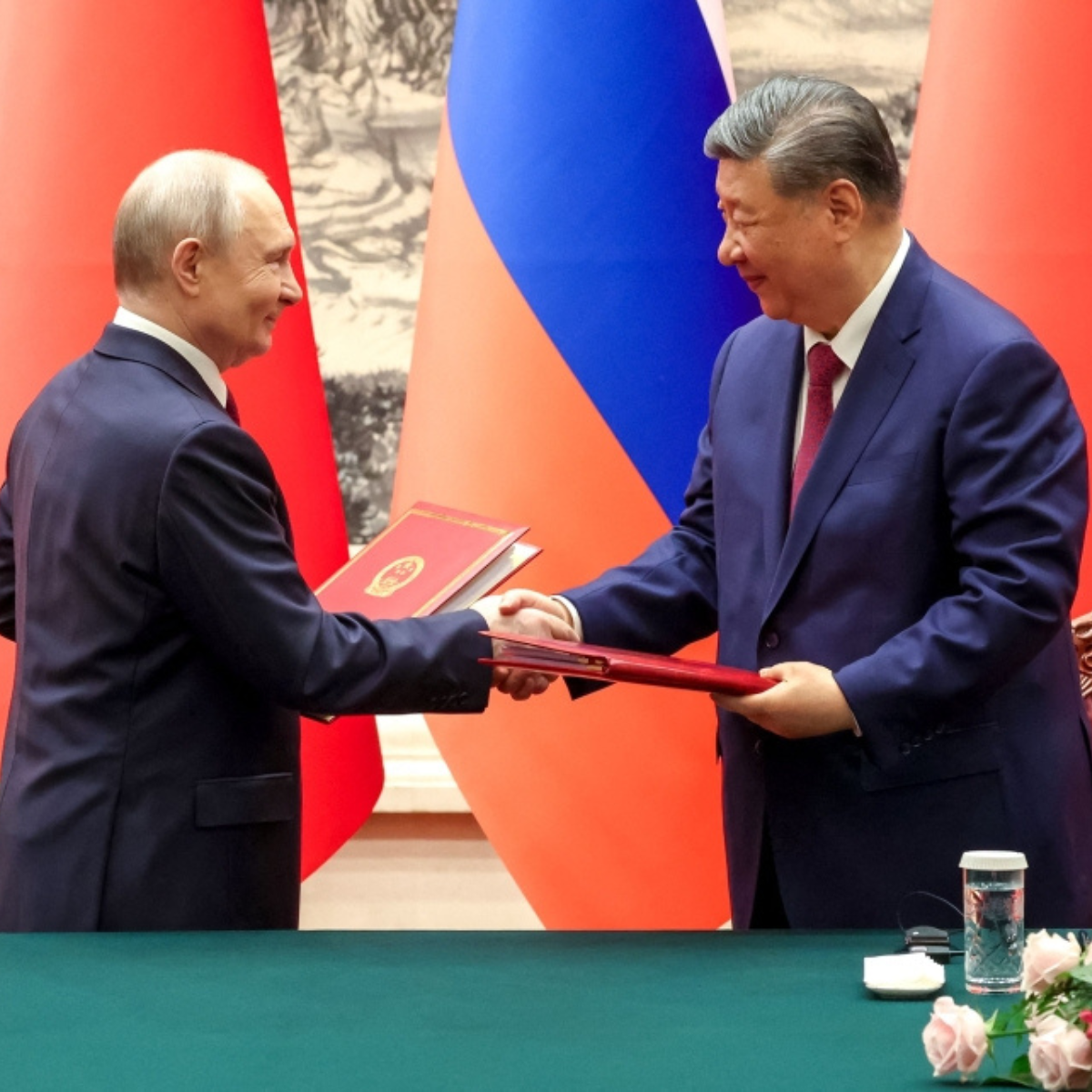 The Kremlin said that Russia and China have made progress in discussions, but have not yet reached an agreement on a multibillion-dollar natural gas pipeline project.