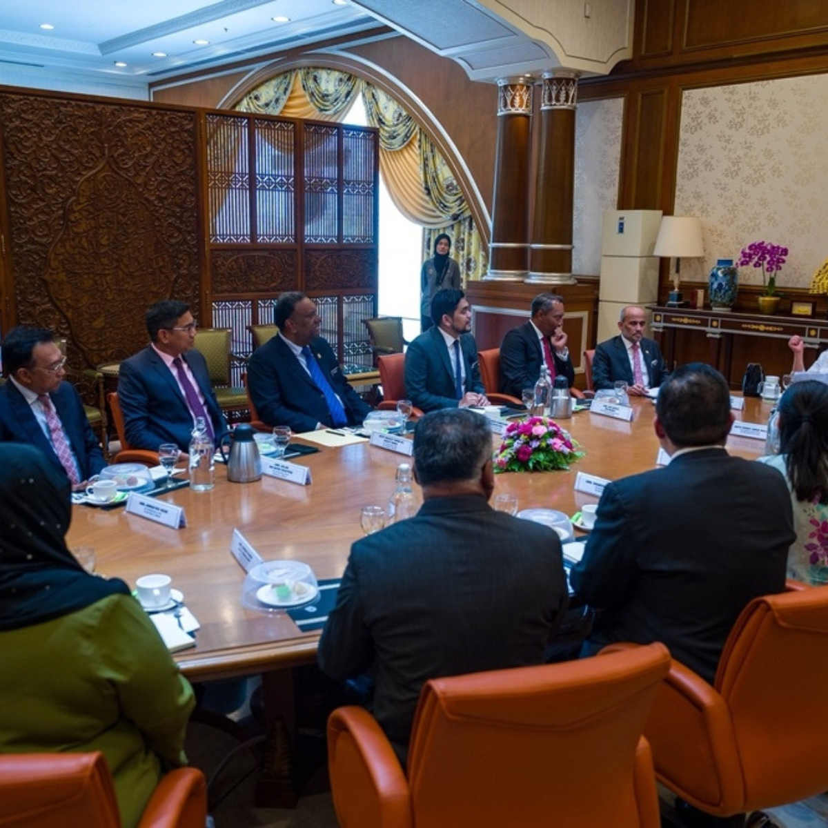 Anwar Ibrahim urges Malaysian envoys to strengthen economic diplomacy efforts and attract high-quality investments to the country.