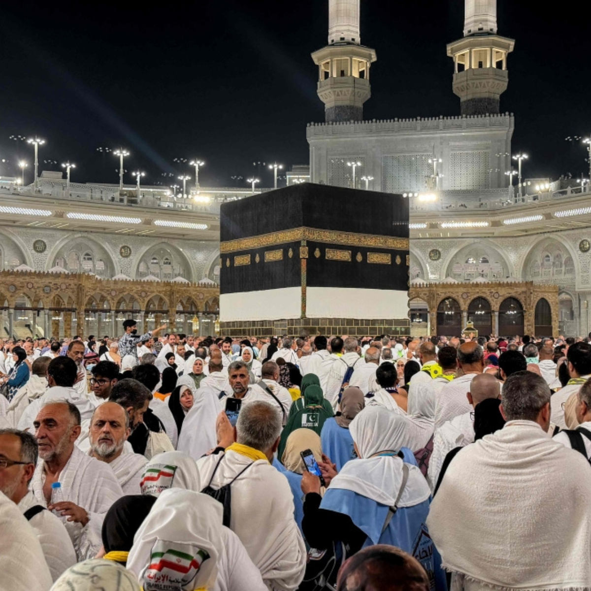 Haj pilgrimage commences in Mecca amid rising Middle East tensions and concerns over extreme heat.