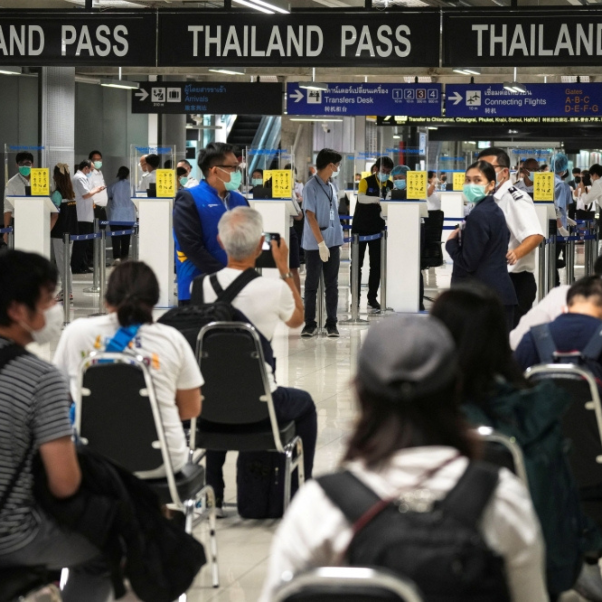 Malaysian man arrested at Bangkok airport for allegedly attempting to smuggle 250 wild animals.