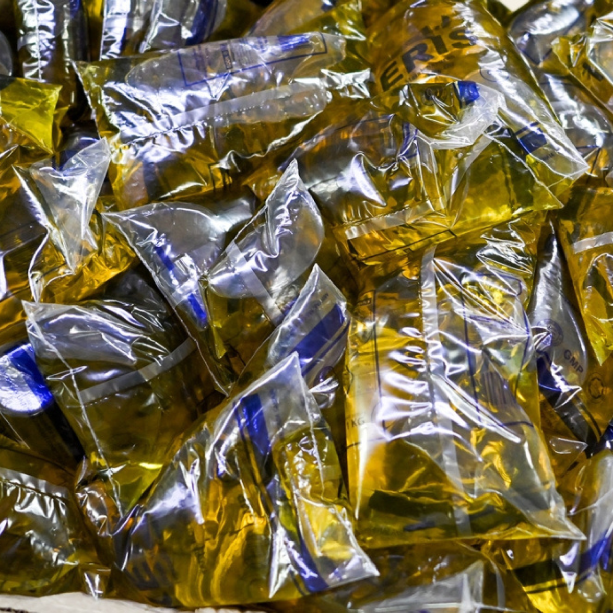 KPDN seizes 1.36 tonnes of suspected diverted subsidised cooking oil in Kelantan.