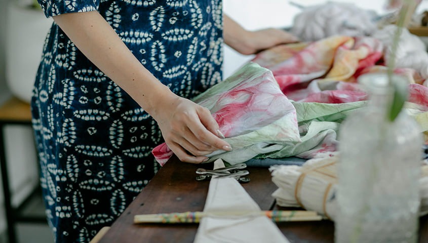 special way to use tie-dye to make your own shirts at home