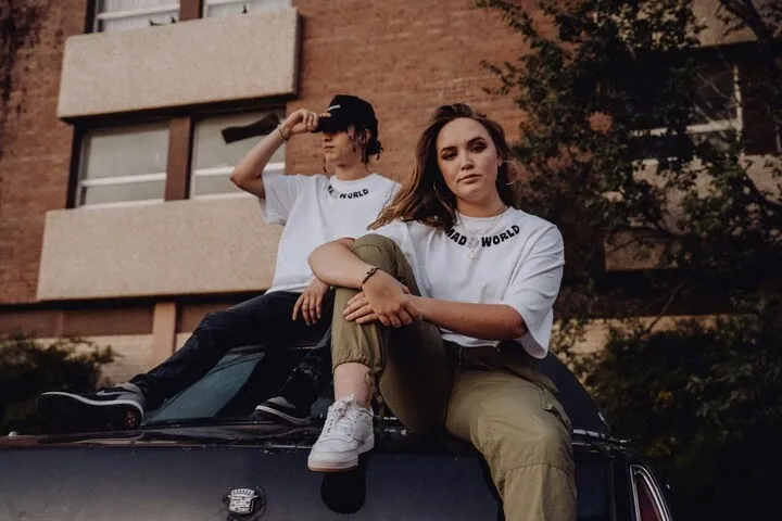 fashion brand using white label product to sell desgin t-shirts