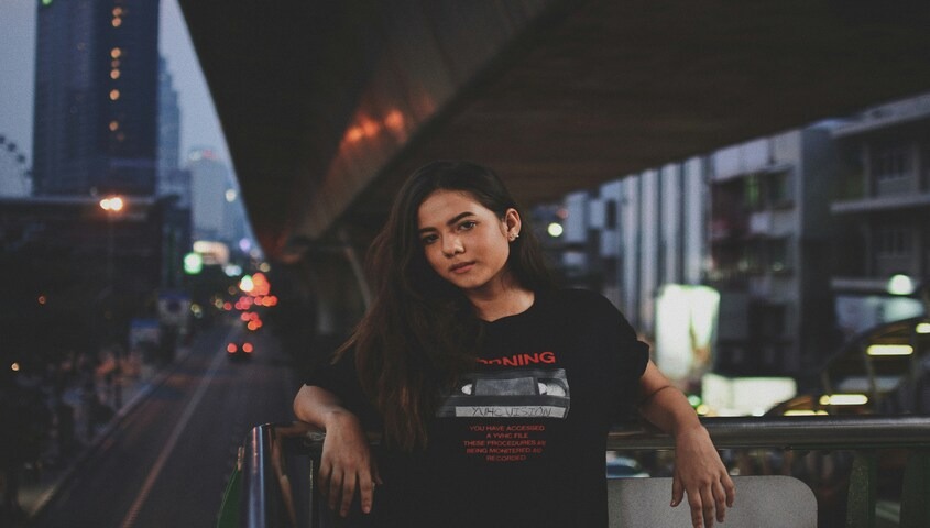 Streetwear model wearing graphic t-shirt showcasing high-definition print quality relevant to uv printing applications.