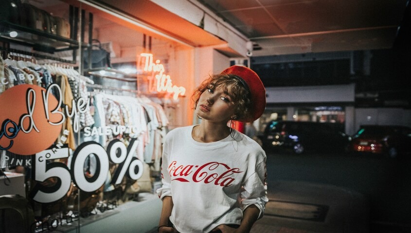 Model wearing vintage logo tee styled like iconic 90s outfits and classic 90s fashion trends