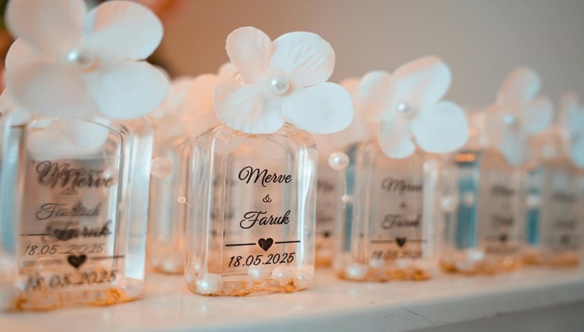 personalized gifts are high demand products and worth to sell online