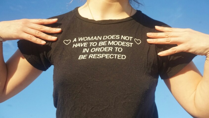 Stay at home mom in a black graphic tee, an example of print-on-demand apparel and one of the easiest ways to make money as a stay at home mom