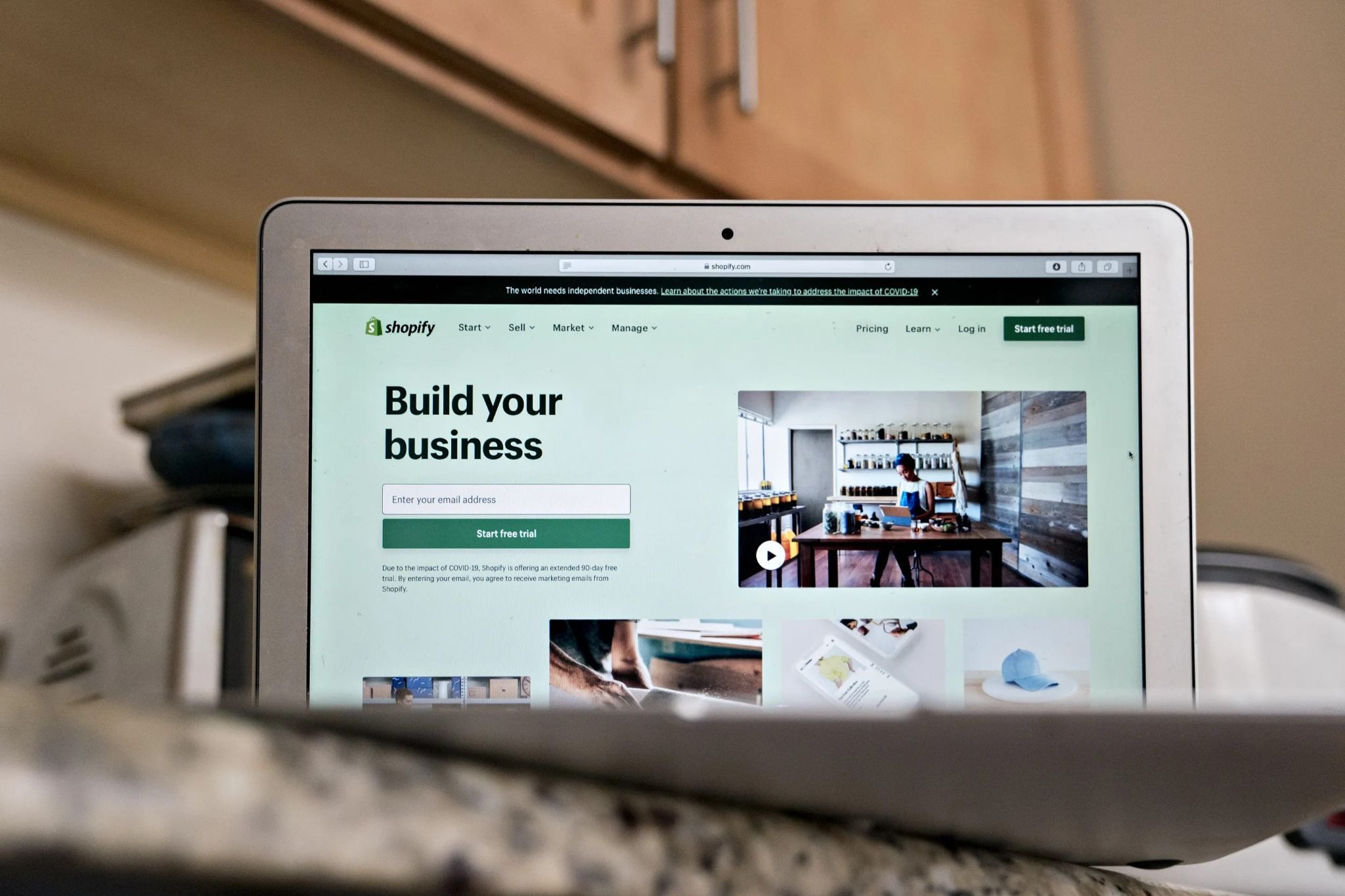 laptop shows the how to build your shopify business