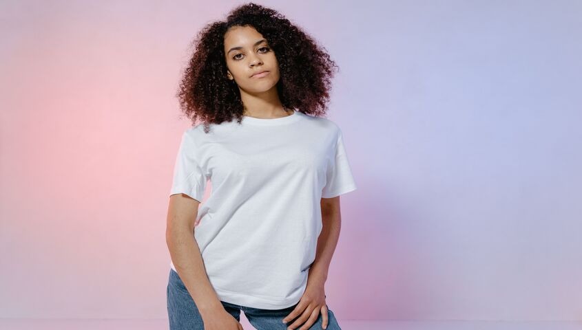 Woman in a polyester blend tee, an example of polyester clothing that's been blended for stretch