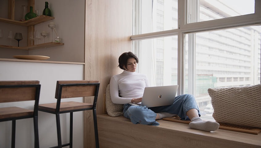 Woman make money as a transcriptionist