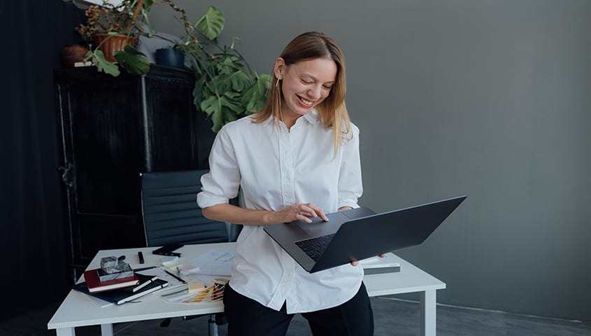Online business owner partner with Tapstitch earn more in Black Friday