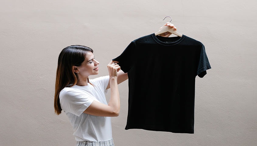 People loves black tshirt color