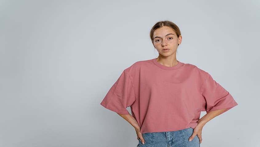Gril wear pink tshirt color