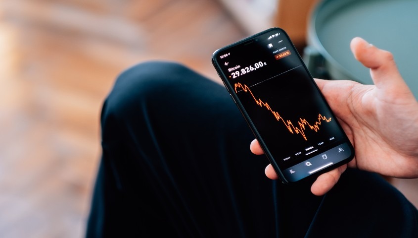 Trading through mobile to earn money