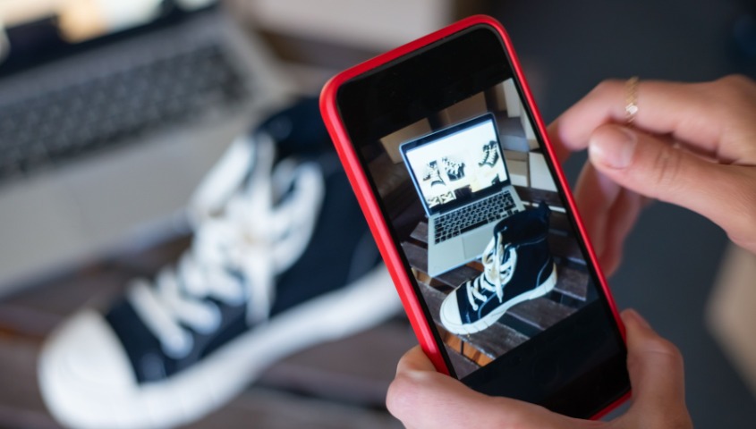 Capturing sneakers with a mobile phone for an online store