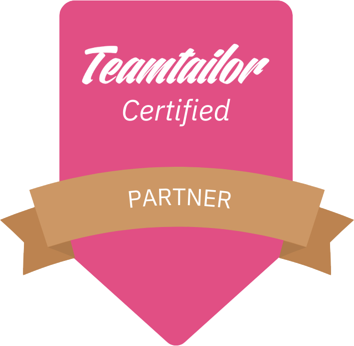 Teamtailor certifierad partner-märke med rosa sköld och brunt band.