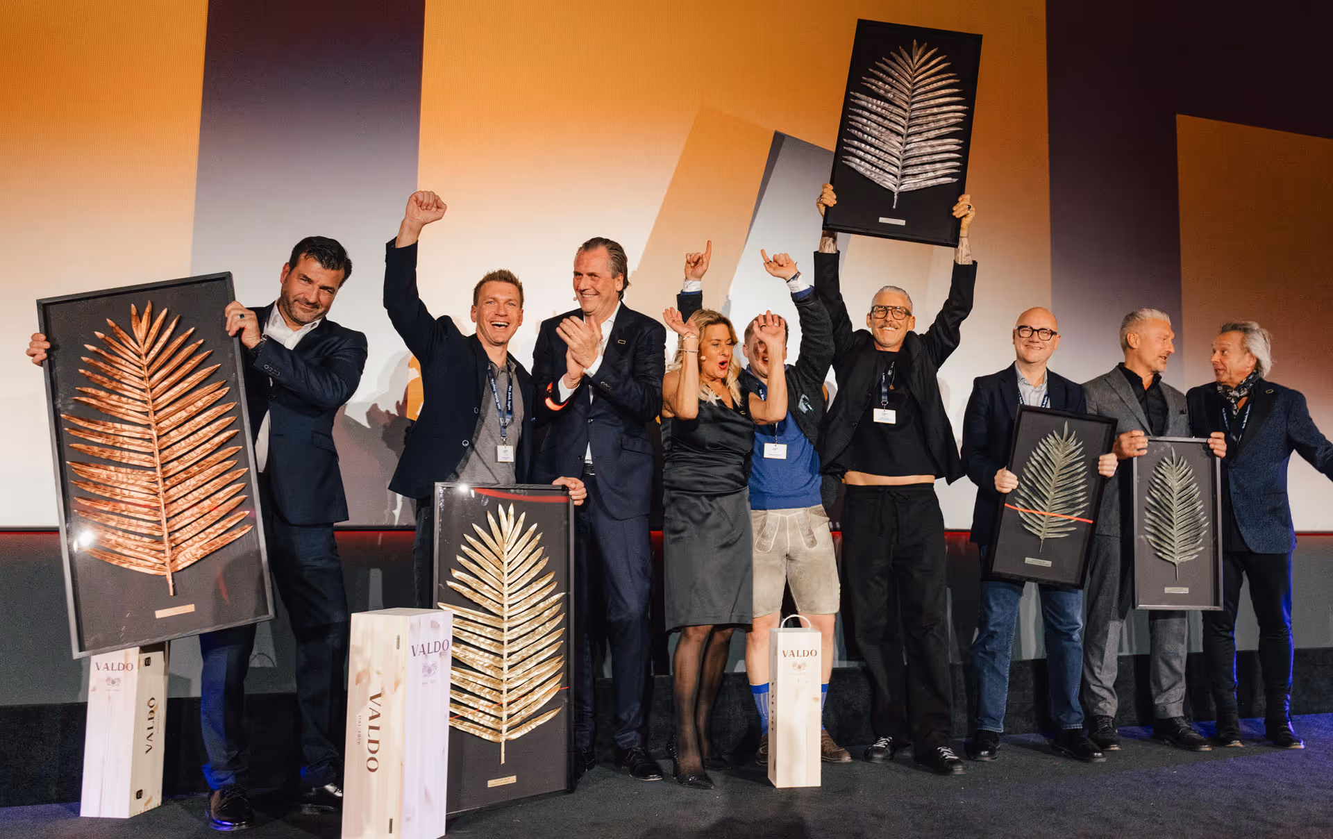 Gruppenfoto von Tasteful Hospitality bei der Auszeichnung mit dem Leaders Club Award für die Kneipe 80