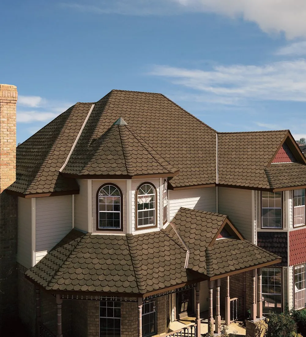 Carriage House shingles in Chestnut on residential porch
