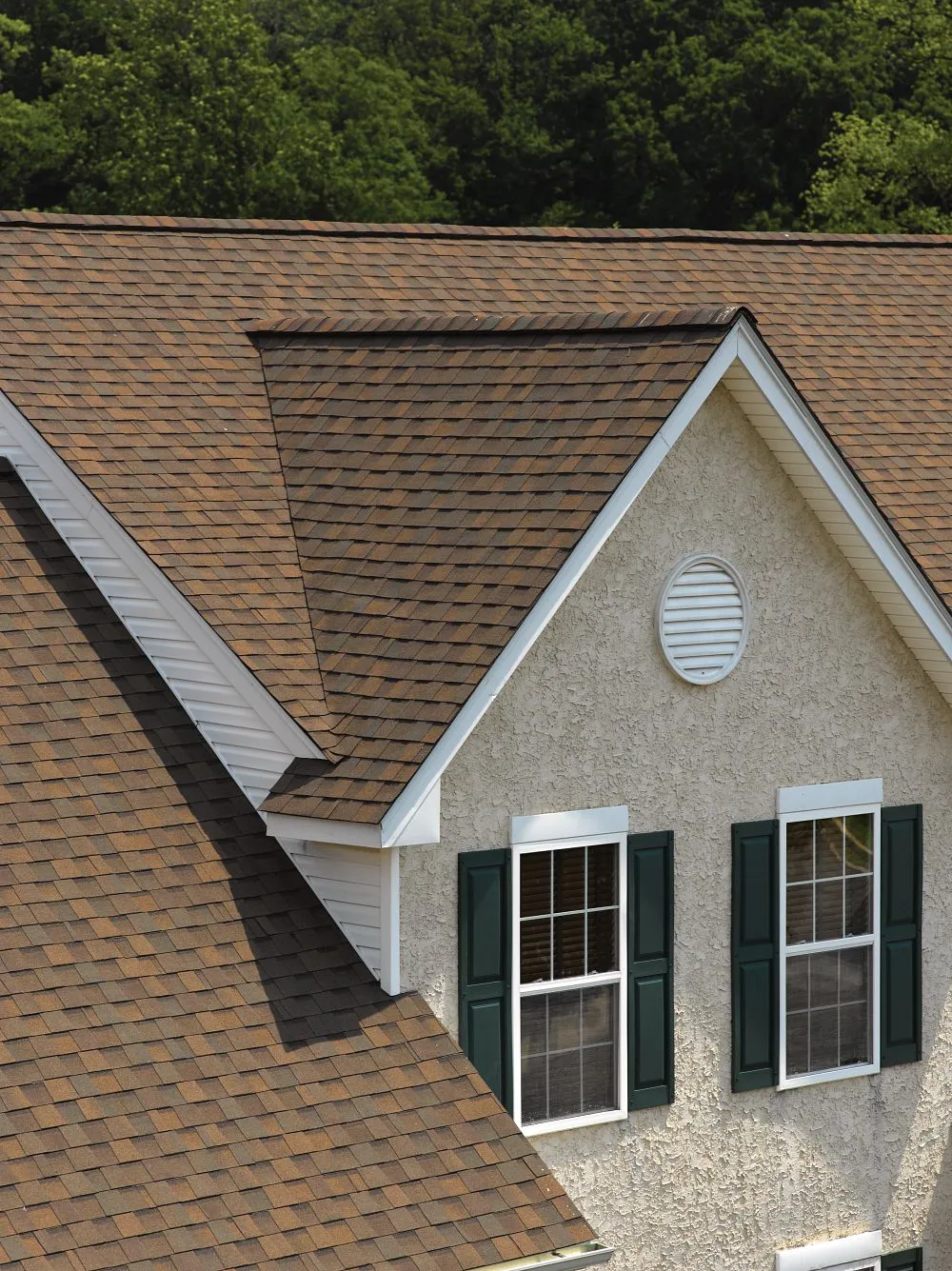 CertainTeed Landmark Solaris energy-efficient Class 3 shingles on white stucco home