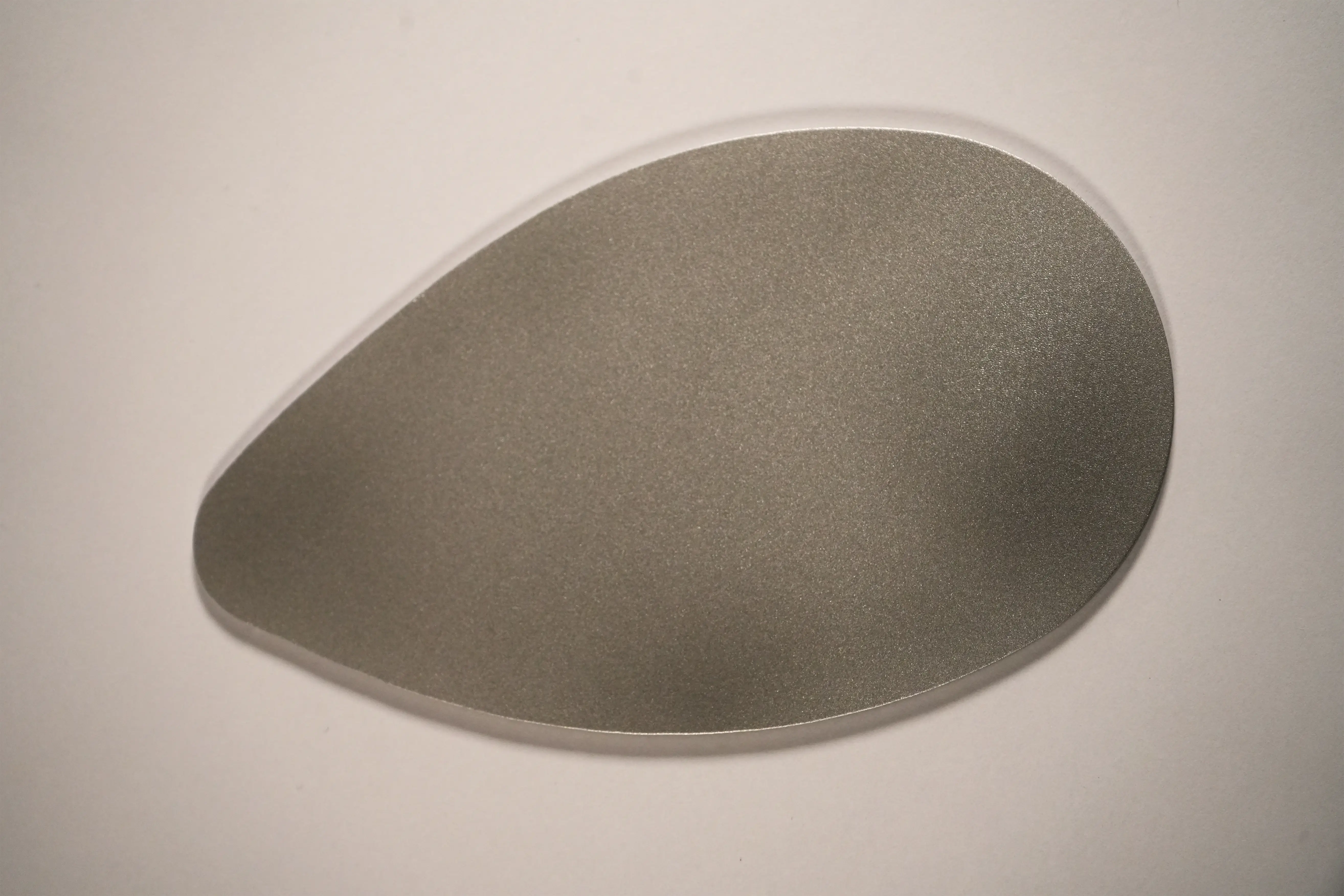 Bead-blasted teardrop-shaped metal part