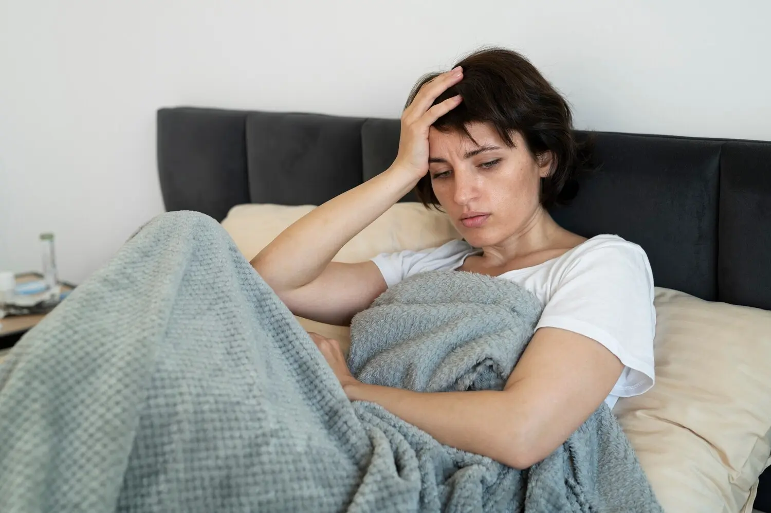 Woman experiencing withdrawal symptoms while receiving supportive care during medically supervised withdrawal management