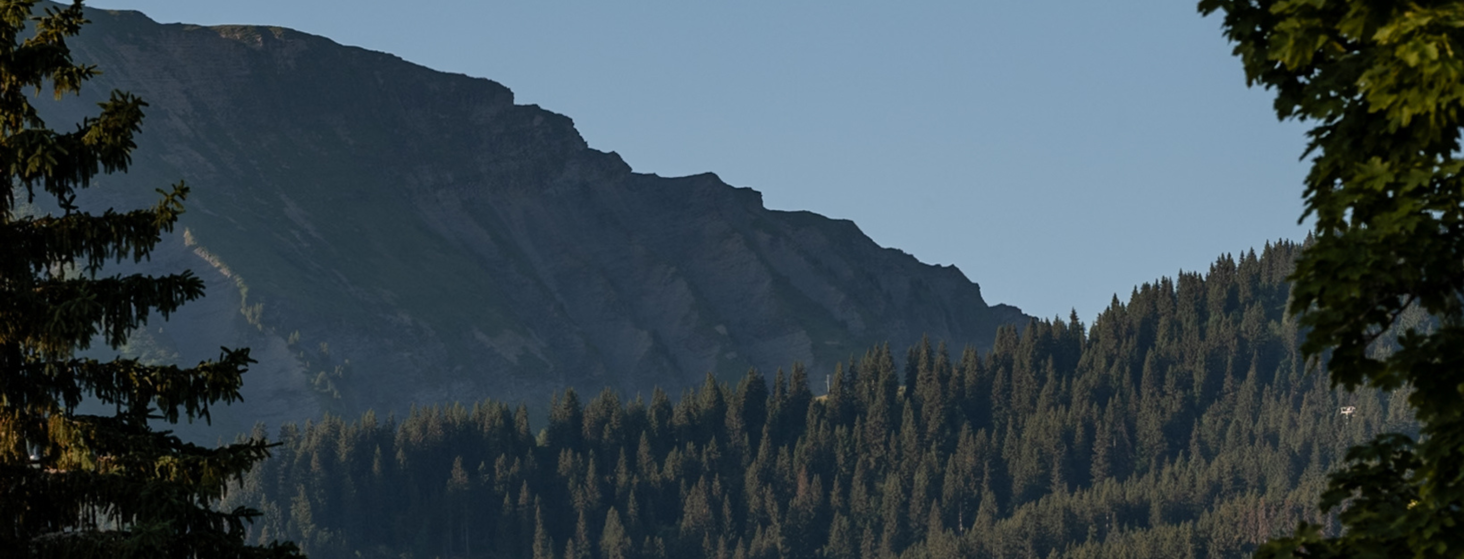 Neige à Megève, offrant une vue spectaculaire depuis l'hôtel de luxe