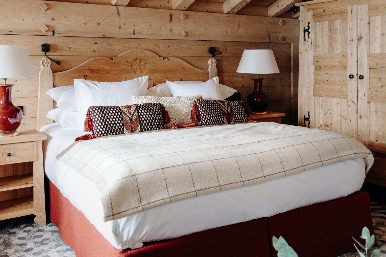Spacious room in a luxury hotel in Haute-Savoie, with top-of-the-range facilities for a refined stay