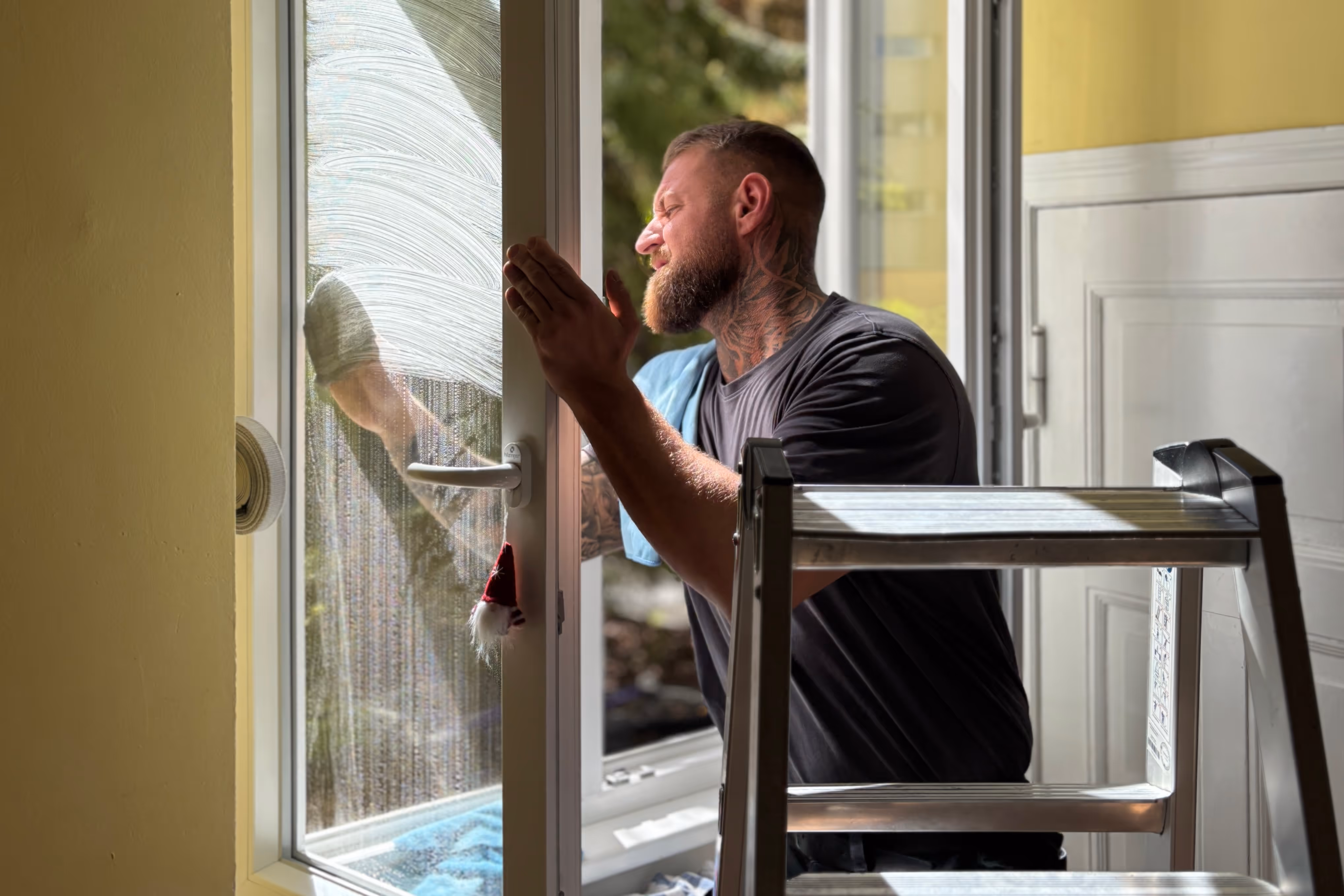 fensterputzer-bei-der-arbeit
