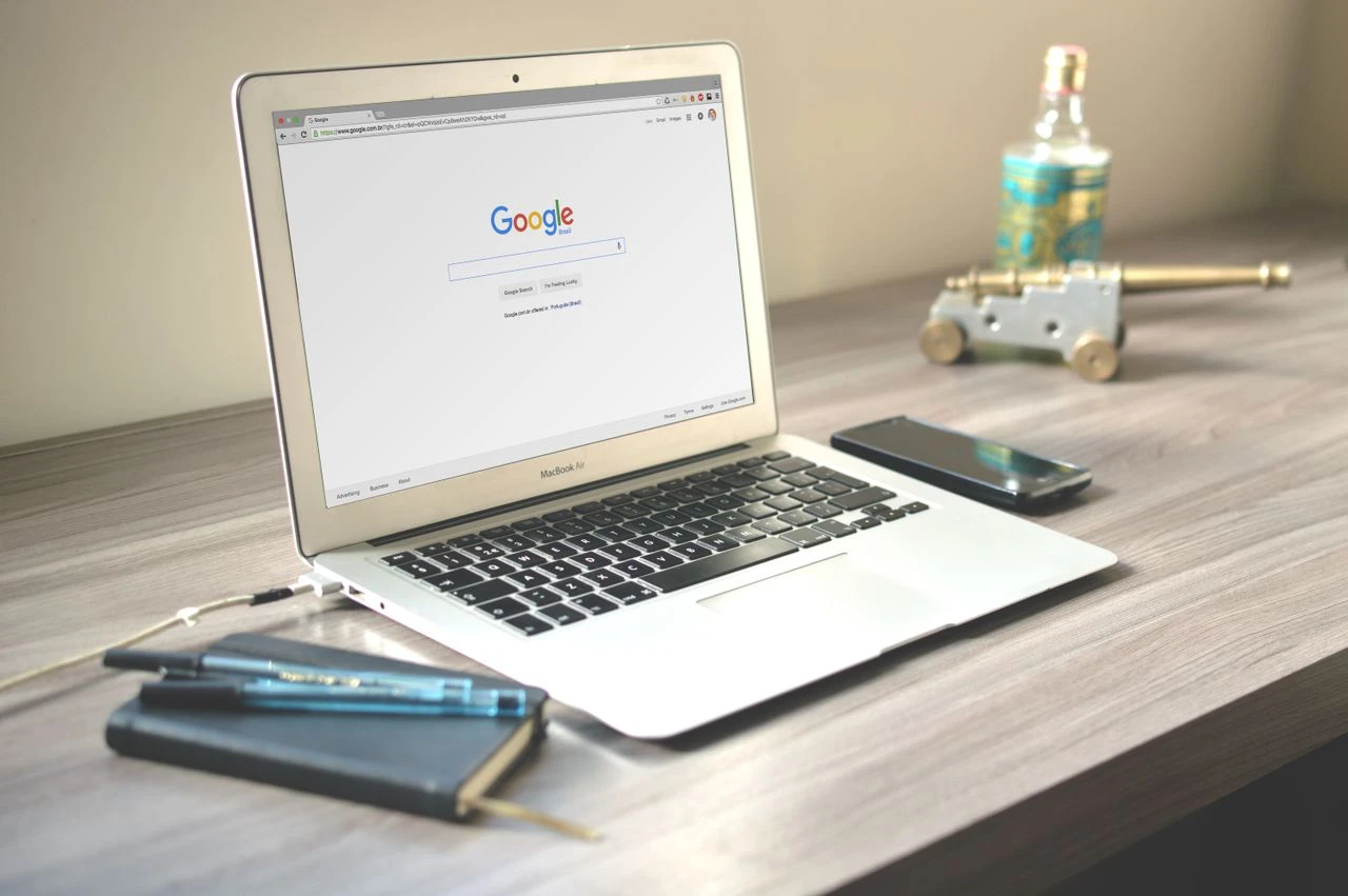 Margined team working on SEO strategy for UAE businesses