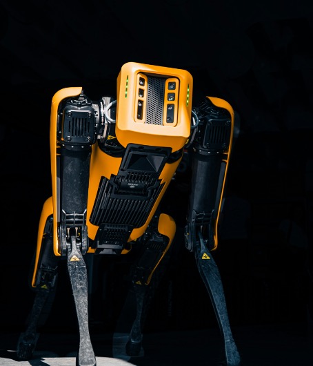 Aalto mobile app screen showing Seller Q&A with collapsible questions and answers