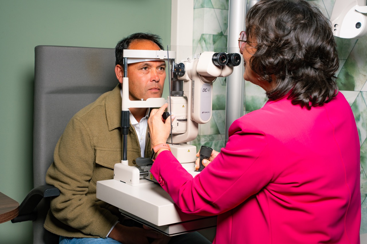 Contactlenscontrole door contactlensspecialist Sandra woldringh