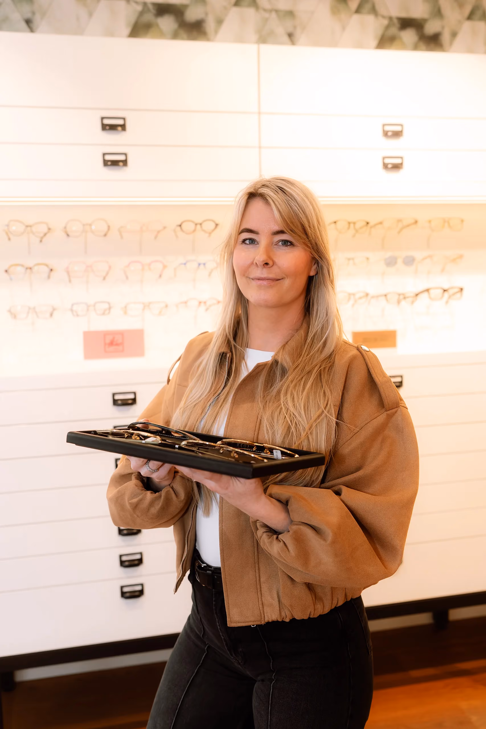 Montuur en stijladvies bij Bangma Optiek drachten