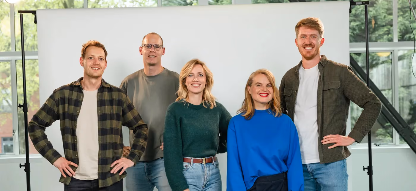 het halve werk team op de set met Marieke Eyskoot en Jennifer Hoffman