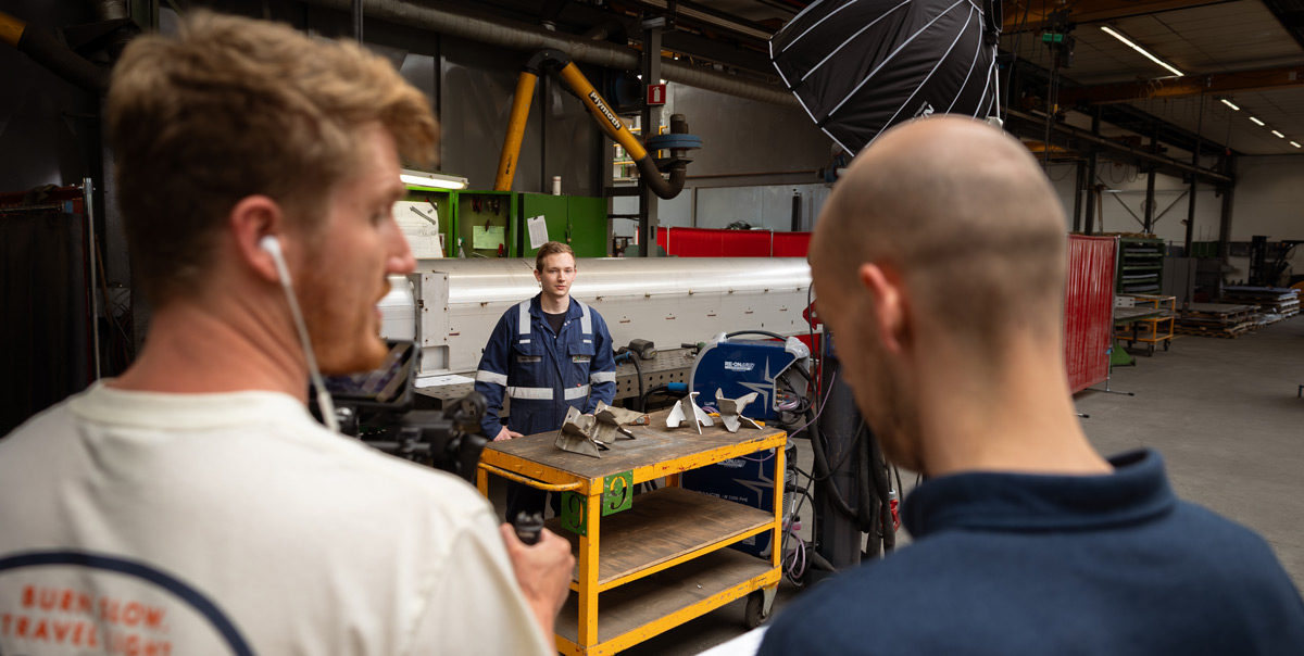 het halve werk team op de set met Marieke Eyskoot en Jennifer Hoffman