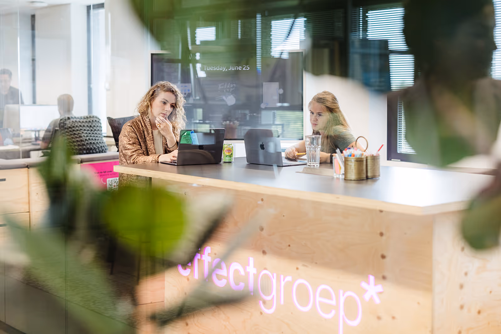 Creatief team van effectgroep werkt samen aan campagne in Amsterdam
