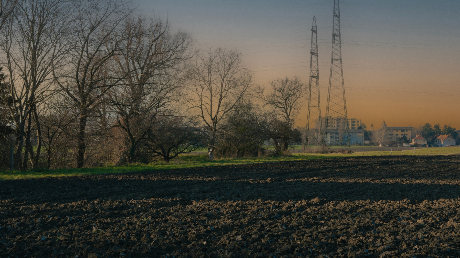 Spacious 700 m² Land Plot for Sale in Tranquil Bisamberg