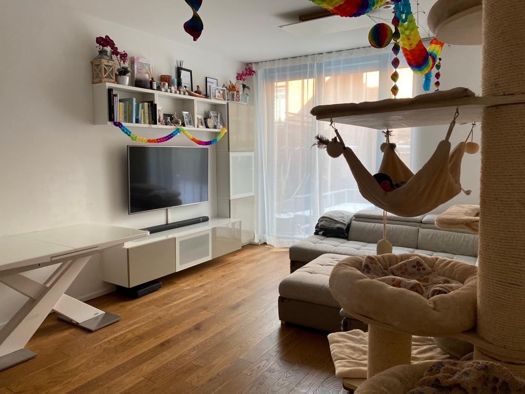 COMMISSION-FREE: Ground Floor Garden Apartment with Historic Charm and Modern Comfort