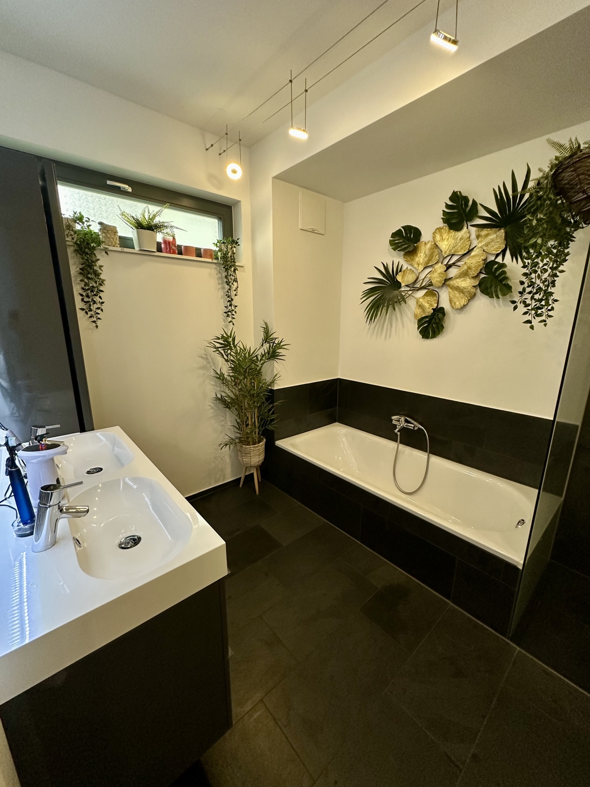 COMMISSION-FREE: Ground Floor Garden Apartment with Historic Charm and Modern Comfort | 17