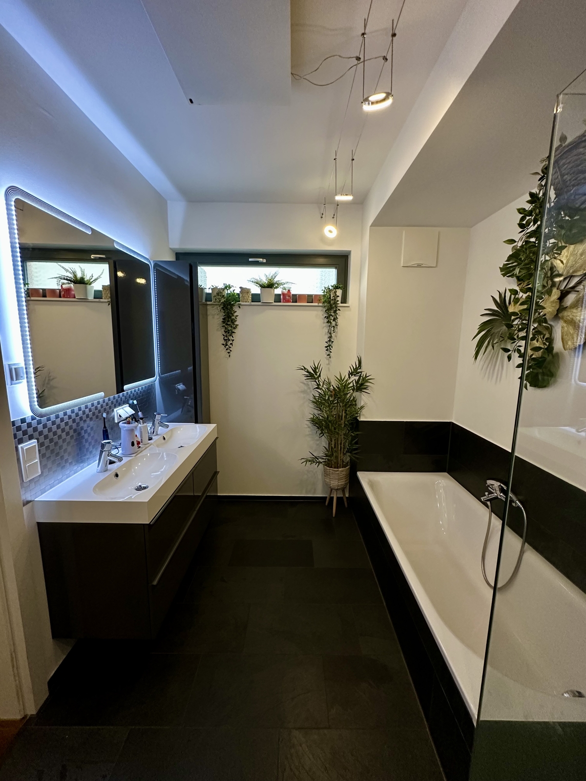 COMMISSION-FREE: Ground Floor Garden Apartment with Historic Charm and Modern Comfort | 24