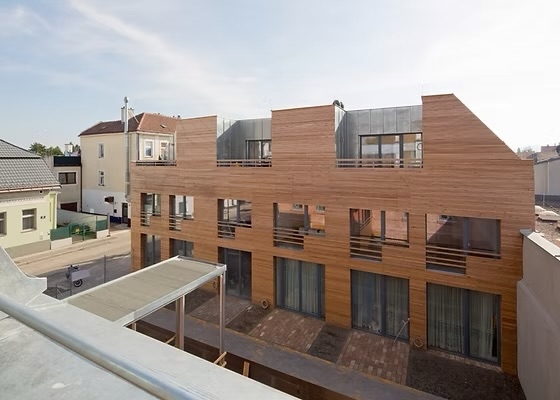 COMMISSION-FREE: Ground Floor Garden Apartment with Historic Charm and Modern Comfort | 21