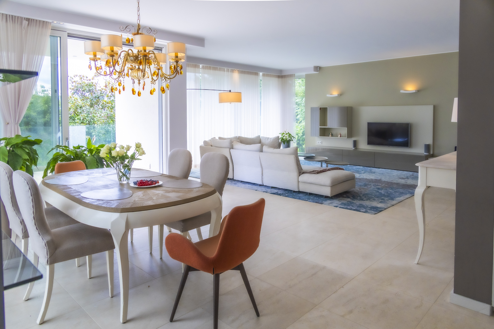 Modern Luxury Villa in Hietzing: Pool, Sauna & Smart Home