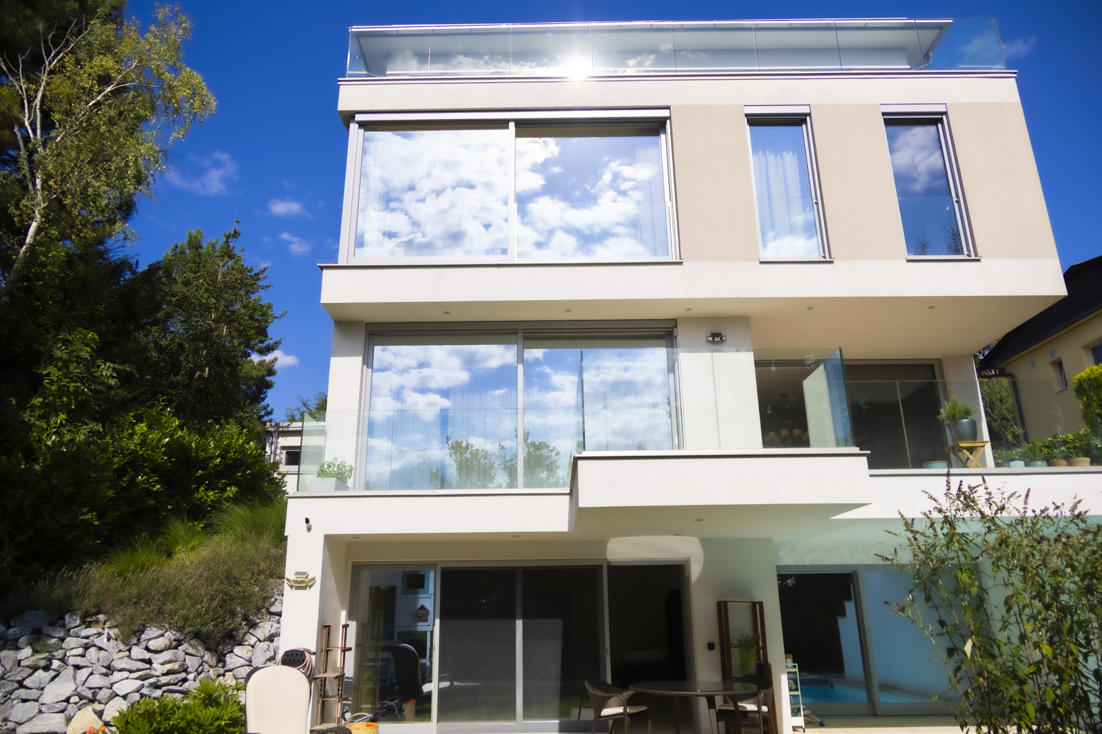 Architectural Gem in Hietzing with Pool, Sauna, and Smart Home System