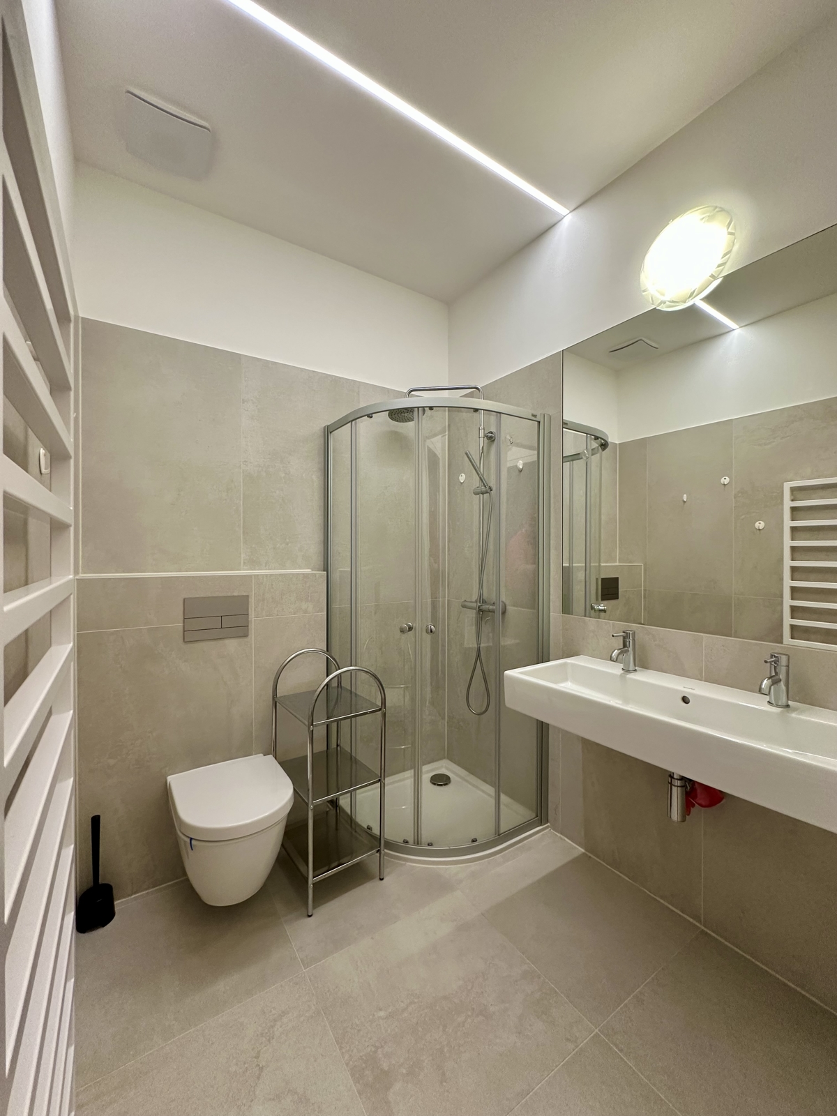 Elegant 4-Room Apartment with Balcony in Vienna City Center