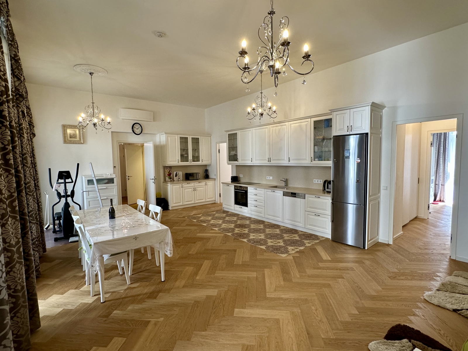 4-room apartment at Ferdinandstraße 17
