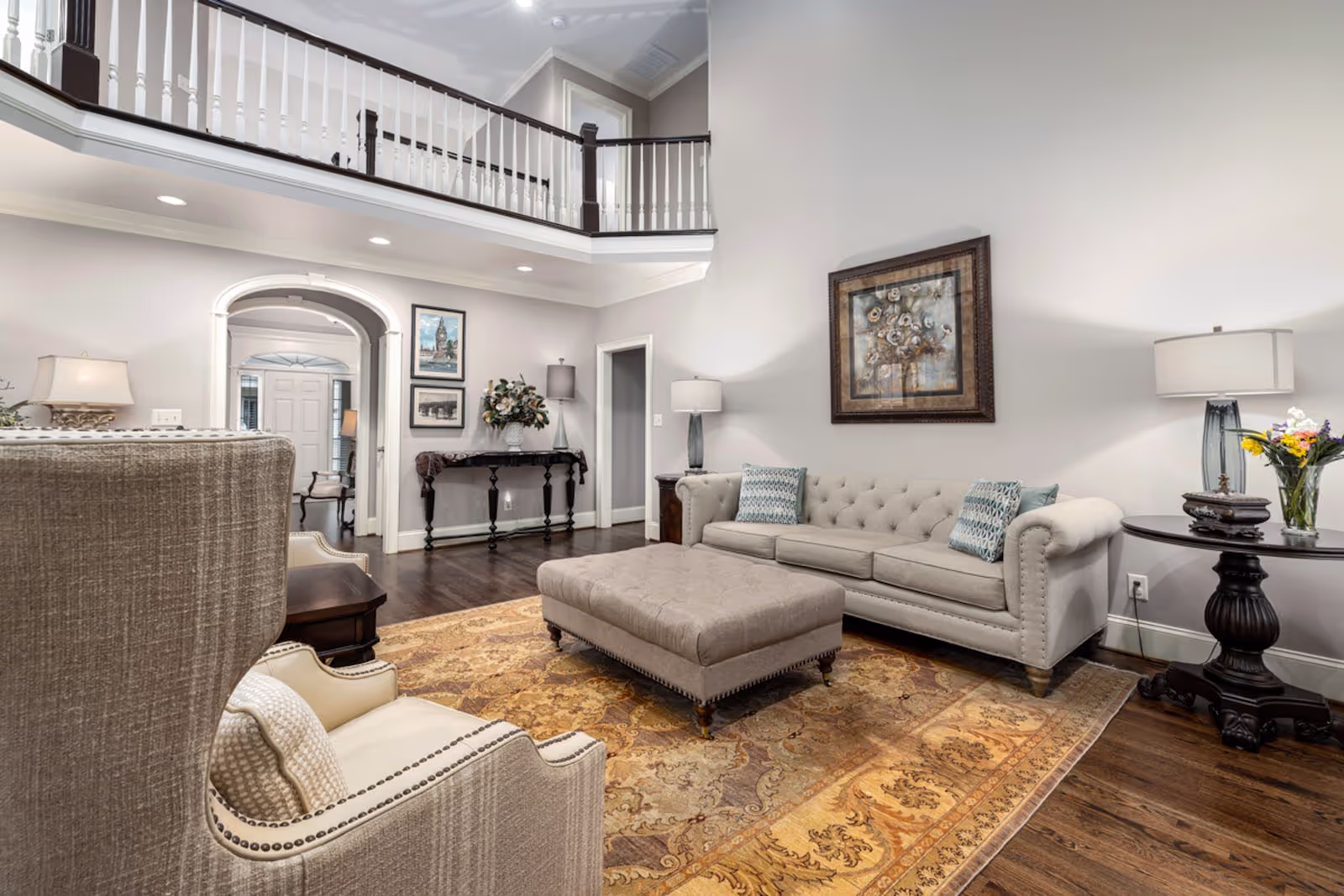 beautiful frankenmuth home with ivory painted walls